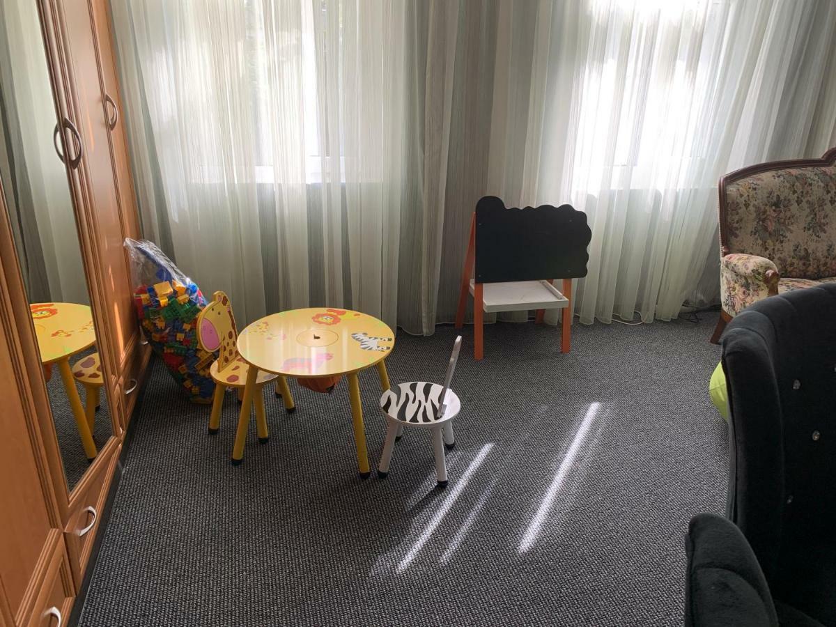 Portoss Hotell Ventspils Eksteriør bilde